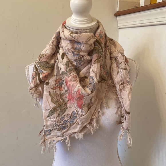 Large Scarf - Picture 1 of 6